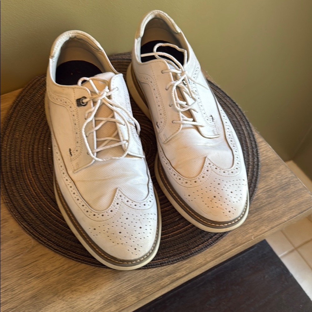 FootJoy White Leather Oxfords with Perforated Detailing
Golf shoes